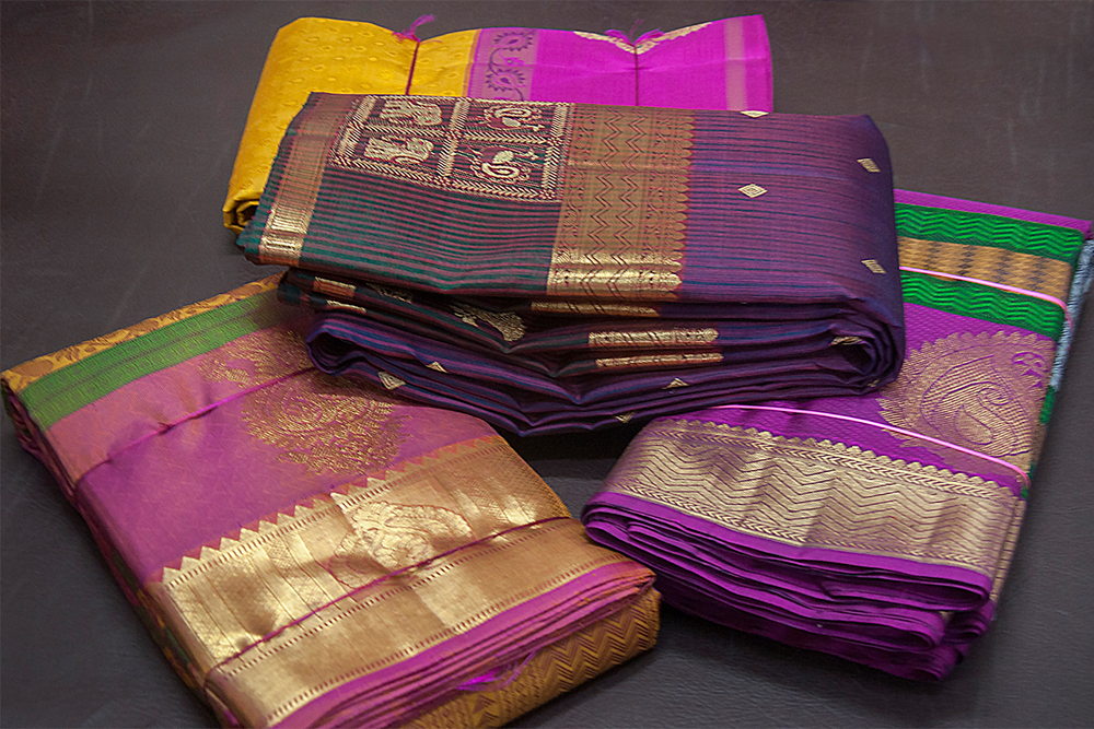 403 Saree Loom Stock Photos, High-Res Pictures, and Images - Getty Images