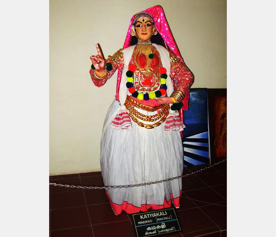 D'source Design Gallery on Characters of Kerala Dances - Kathakali  characters from Art gallery at Kalamandalam | D'source Digital Online  Learning Environment for Design: Courses, Resources, Case Studies,  Galleries, Videos