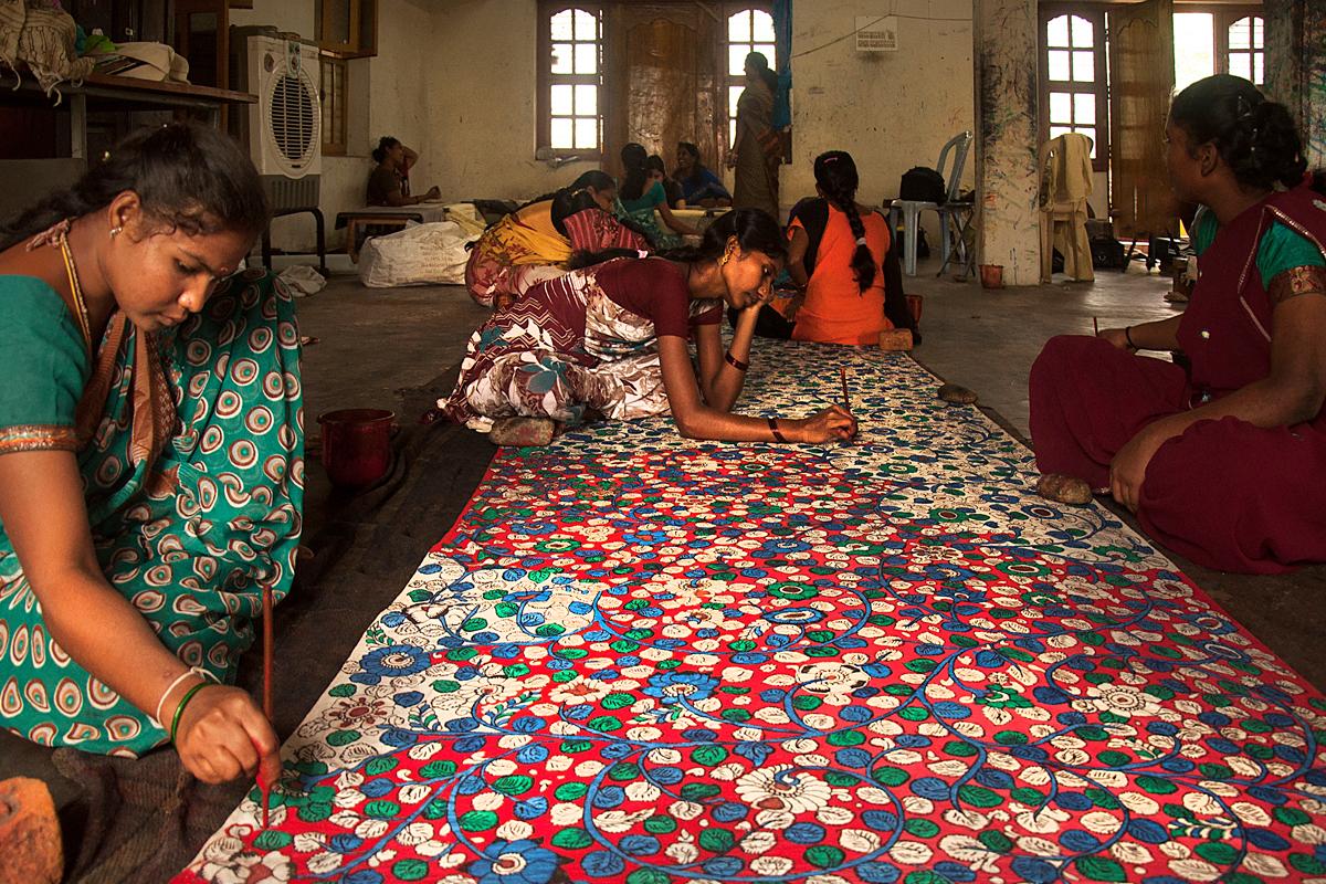 Artisan’s sits together to paint on one fabric if it is big in size. col-sm-4