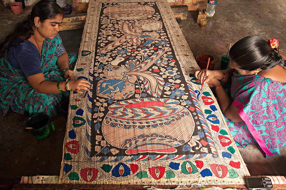 Green, red, blue and yellow are most commonly used colors. col-sm-4