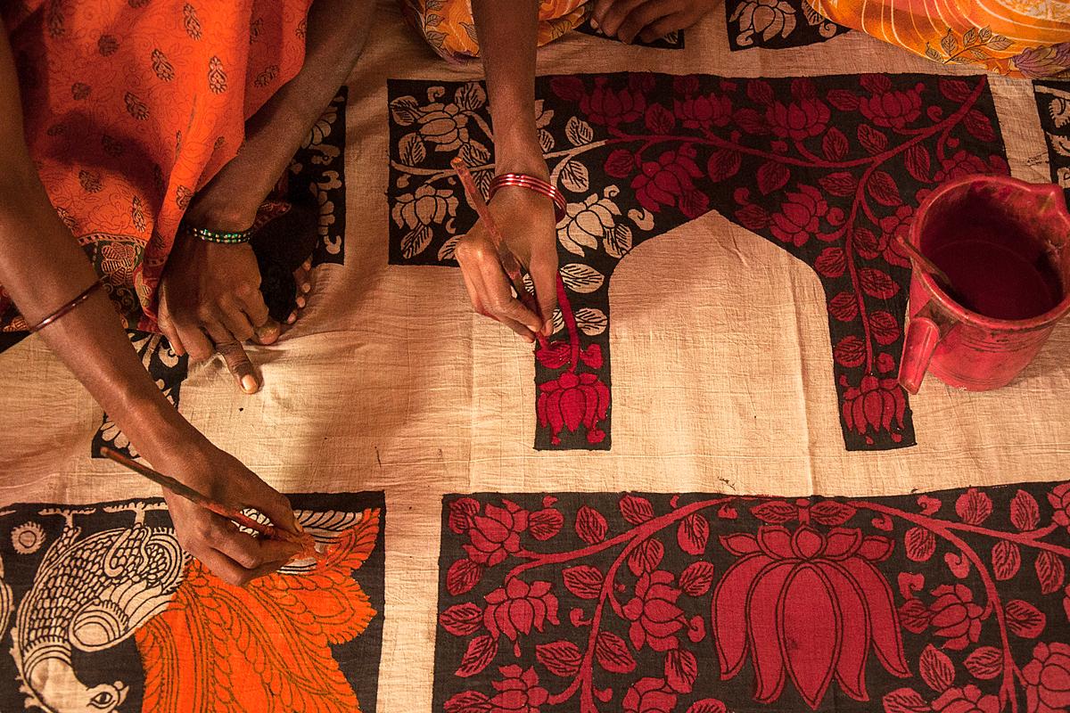 For dress materials the design is measured in a required size and painted accordingly. col-sm-4